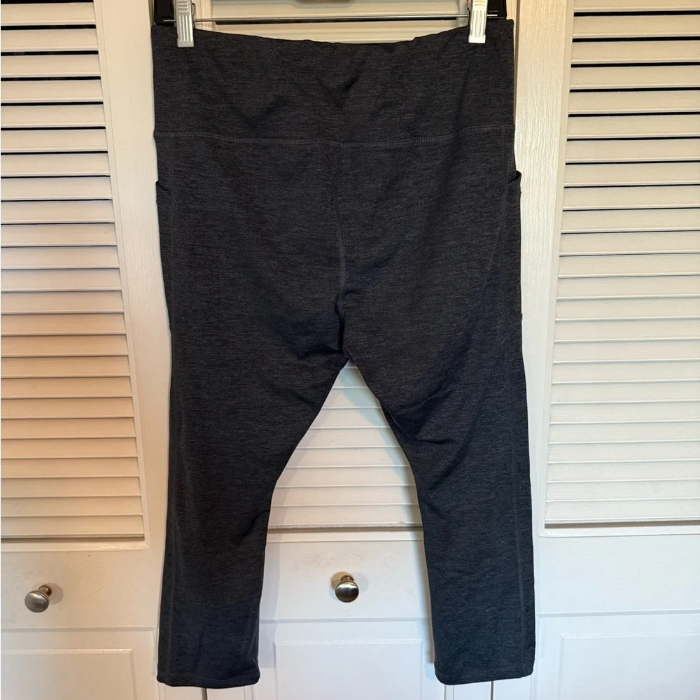 Avis Black cropped Yoga Pants with side pockets - Picture 4 of 4
